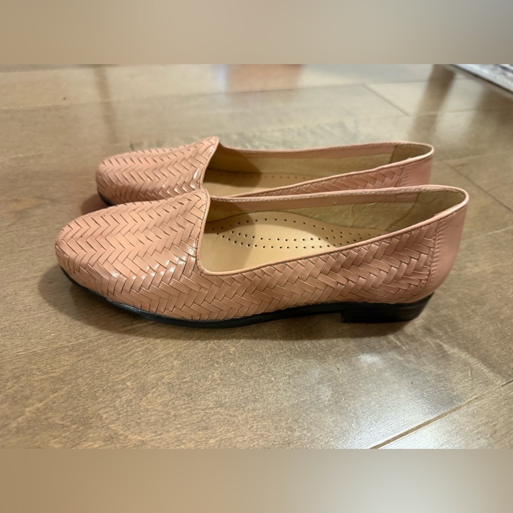 Trotters NIB Liz lll Elegant Blush Pink Woven Herringbone Loafers- size 5.5